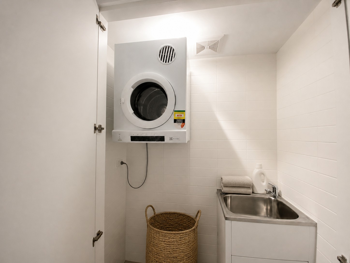 213/97 Dalmeny Avenue laundry